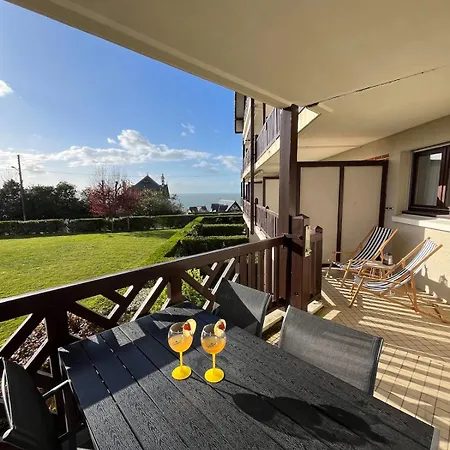 Vue Avec Balcon Et Parking تروفيي سور مير